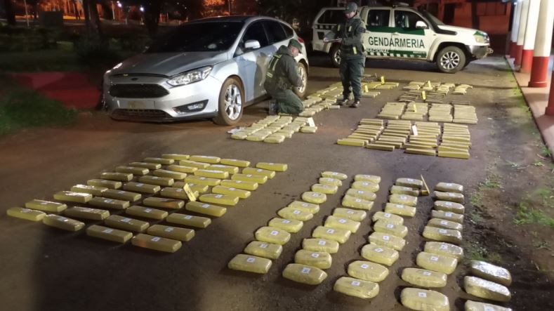 Abandonaron un auto robado con más de 235 kilos de marihuana en Puerto Rico