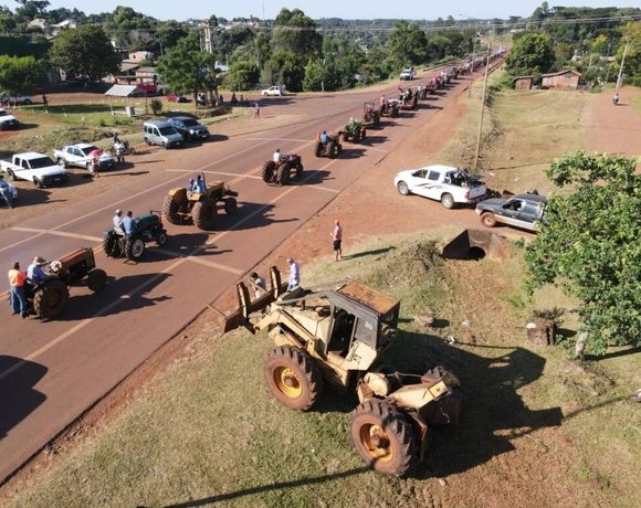 Esperarán al presidente en Iguazú con un tractorazo