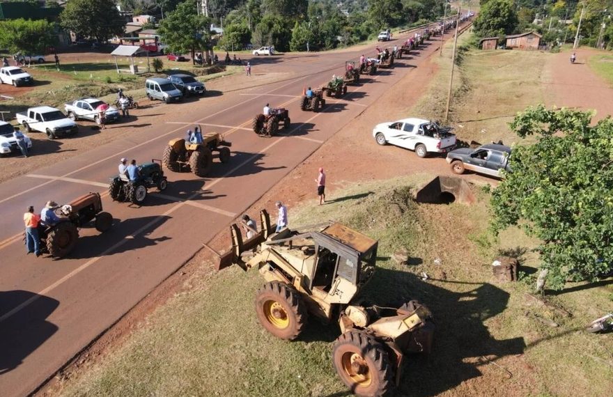 Esperarán al presidente en Iguazú con un tractorazo