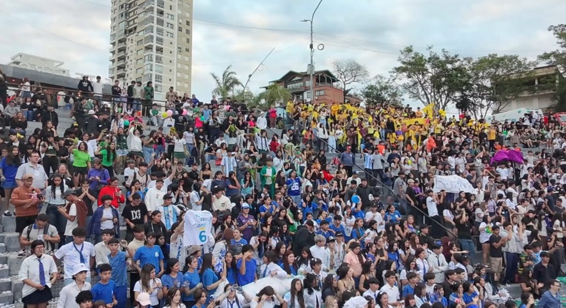 Con más de 20 colegios participantes, se hizo una nueva edición de "Por Los Jóvenes Todo" en el anfiteatro de Posadas