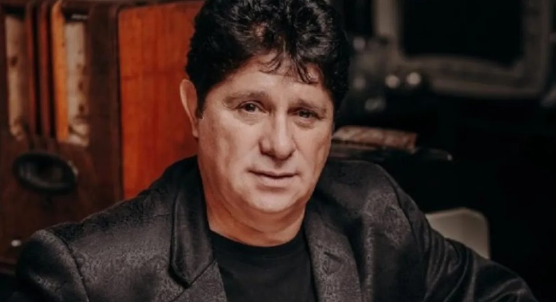 Dani Cardozo pisa La Metro para emocionar con los clásicos románticos de la cumbia