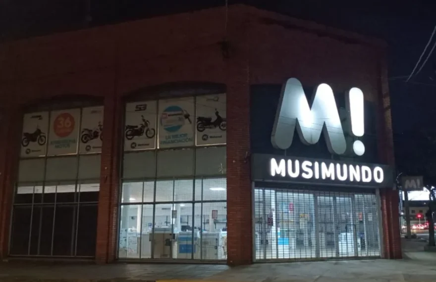 Justicia embargaría a Musimundo y trabajadores aguardan cobrar sus deudas